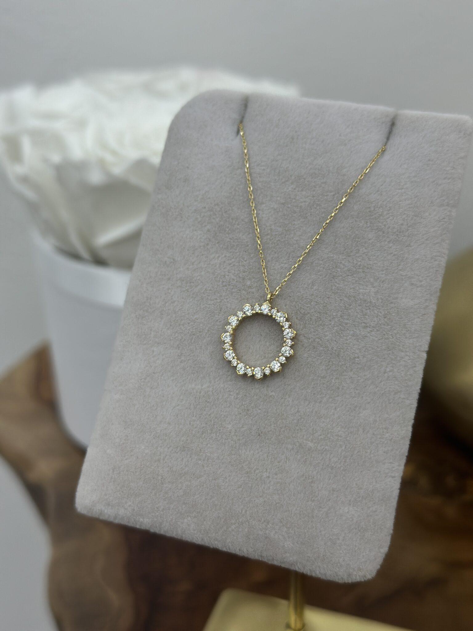 Aurora Glanz Kreis-Kette mit Anhänger